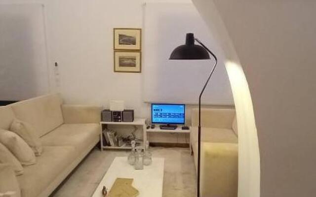 1836 Historic Stone House Goudianika