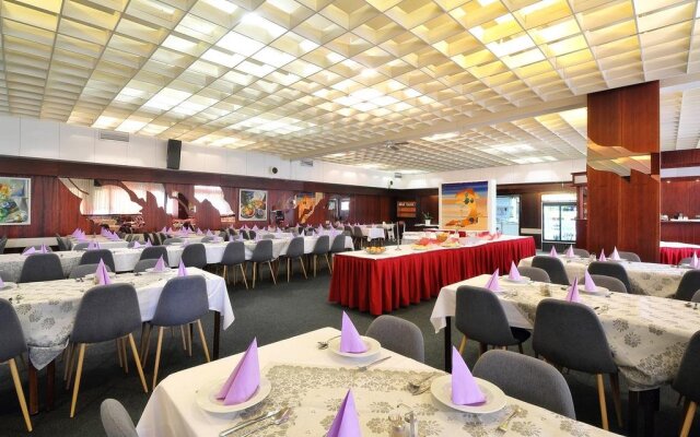 Hotel Adamantino