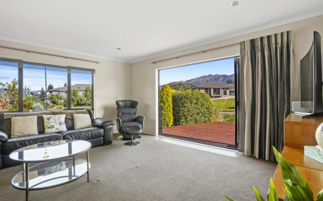 16 Rutherford Crescent