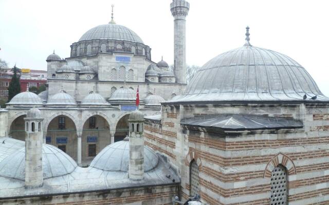 Ekim Apart