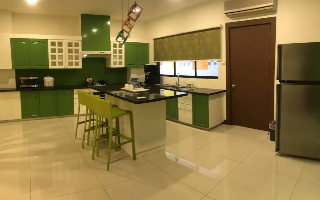 Rimbun Suites & Residences