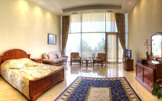 Tavria Hotel