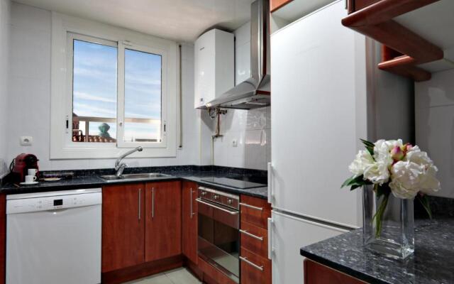 Classbedroom Fira Business Apartment