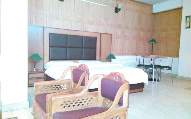 Hotel Queens Residency Gurgaon