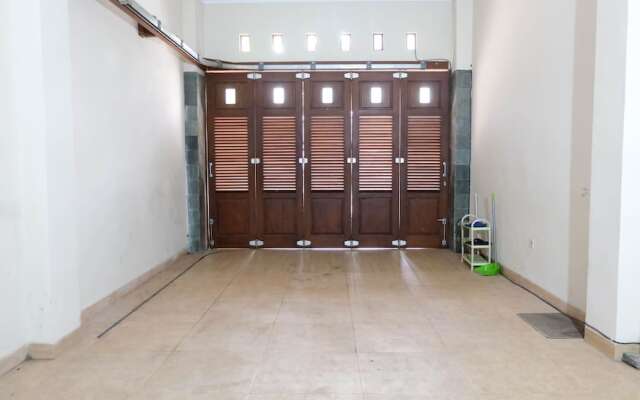Simply Homy Guest House UTY Kronggahan