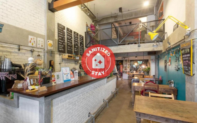 Box Hostel N Cafe
