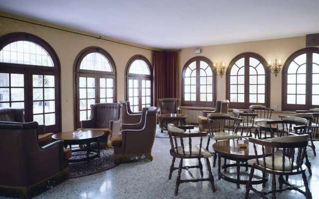 Vintage Hotel Mercedes