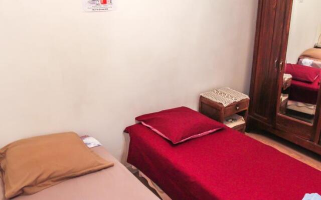 Room in apartment - Rue Droite