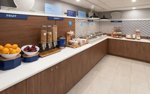 Holiday Inn Express & Suites Moose Jaw, an IHG Hotel