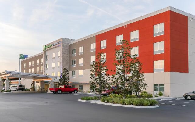 Holiday Inn Express & Suites Tampa East - Ybor City, an IHG Hotel