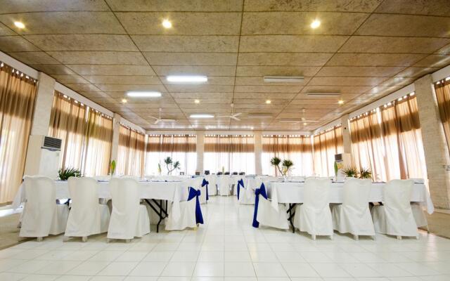 Sta. Monica Beach Club