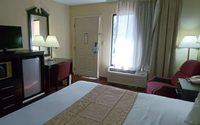 Travelodge By Wyndham Knoxville East