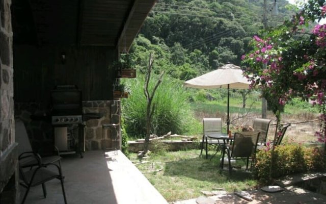 Casa Buen Aventura, Panajachel, Solola, Guatemala - Casa de Campo Familiar