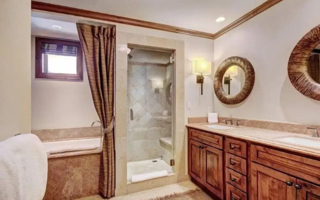 Vail Ritz-carlton 3 Bedroom Residence in Lionshead Village