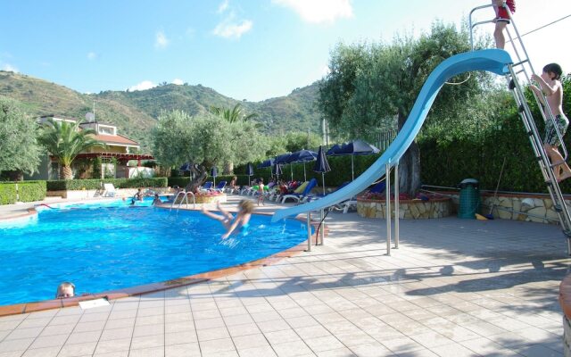 Spacious Apartment for 4 People in Residence
