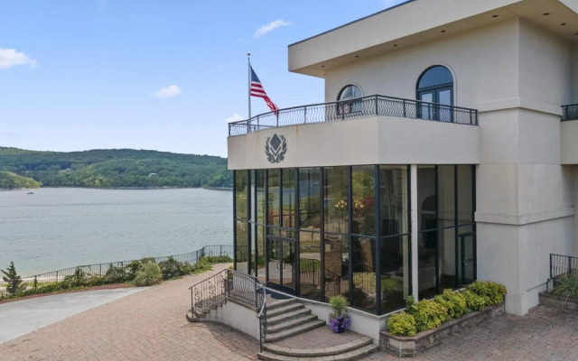 Deluxe 2 Bedroom Villa Lake View