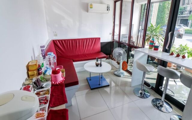 NIDA Rooms Phra Khanong 2163 Place