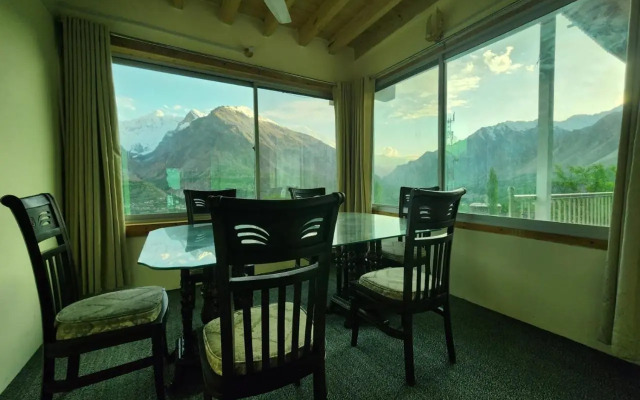 Hunza Lounge