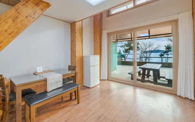 Yeongheungdo Rainbow Ocean View Pension