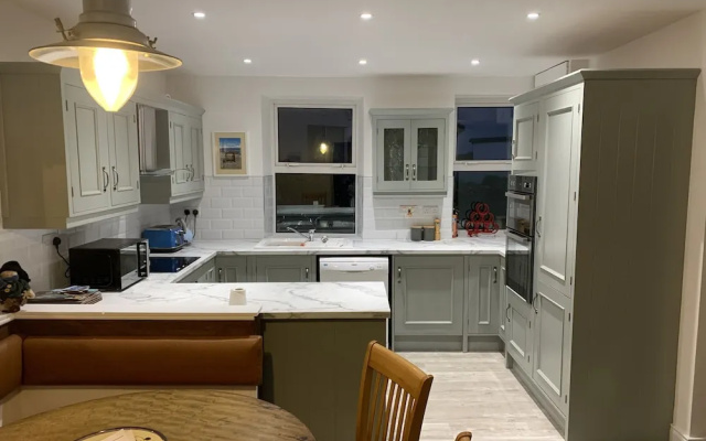 Stunning Cottage on the Beach Portnoo, Narin
