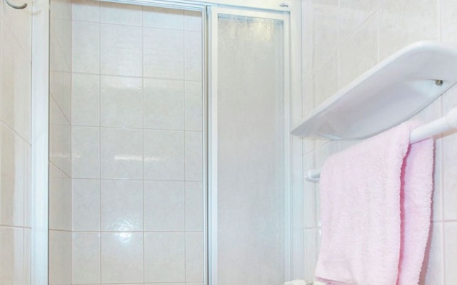 Sunny Hillside Apartment in Mittersill near Public Transport