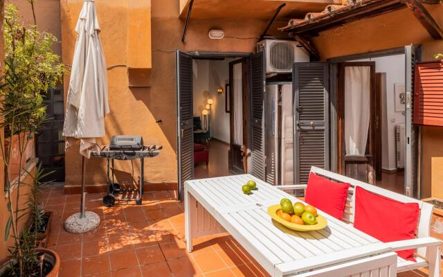 Chiara in Pantheon Apartment With Terrace