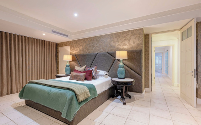 YOLO Spaces - Clifton White House Villa