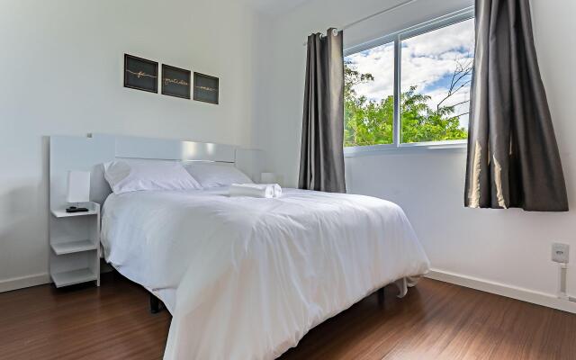 Apto com suíte e sacada vista mar Ingleses LEN203