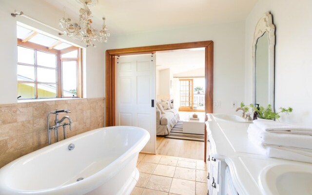 Sebastian by AvantStay | Malibu Home w/ Pool, Hot Tub & Ocean Views - Sleeps 16