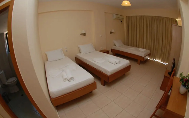 Nikos Hotel and Apartments