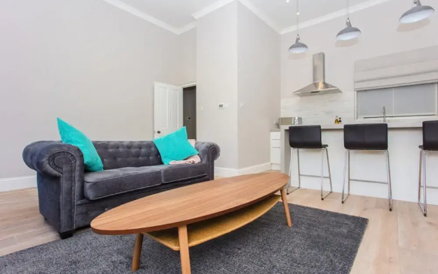 Modern & Spacious 1 Bedroom Apartment in London