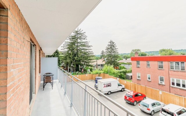 Spacious 2BR Apt With King bed Near DT Hamilton