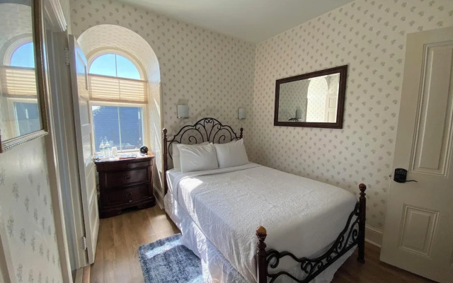 Greystone Manor Bed & Breakfast