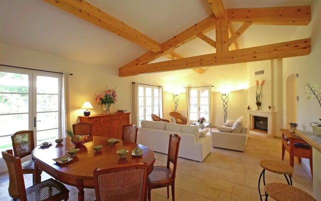 Provencal Holiday Home With Dishwasher not far From Fréjus