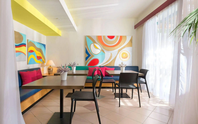 Mariette Rhodes Urban Suites