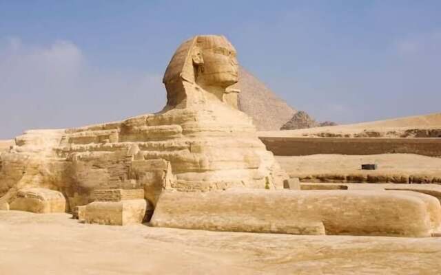 Pyramids Holiday Inn