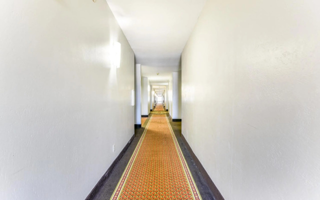 OYO Townhouse Oklahoma City Airport