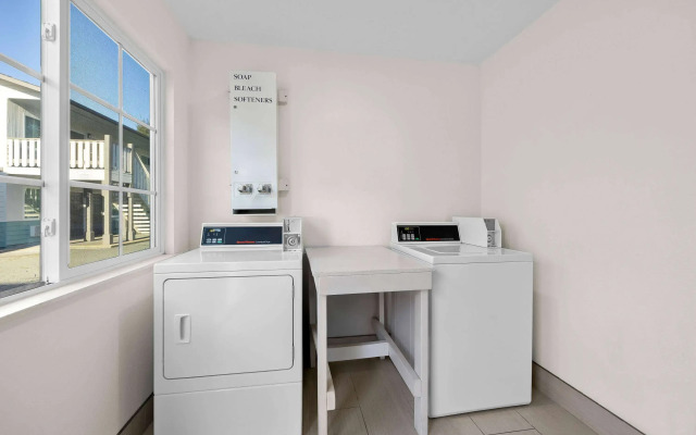 Super 8 by Wyndham Crescent City