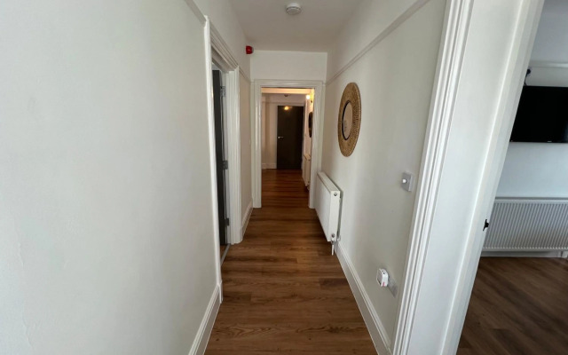 Beautiful 2b Apt in the Heart of Glastonbury.