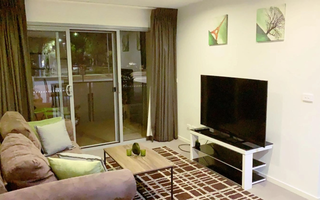 Tranquil, Relaxing Forrest Style Apartment - Braddon CBD – Guest Rooms – Tuggeranong