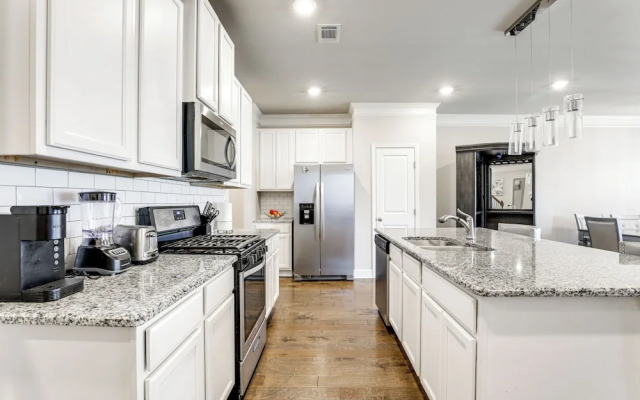Lawrenceville Townhome w/ Community Pool Access!