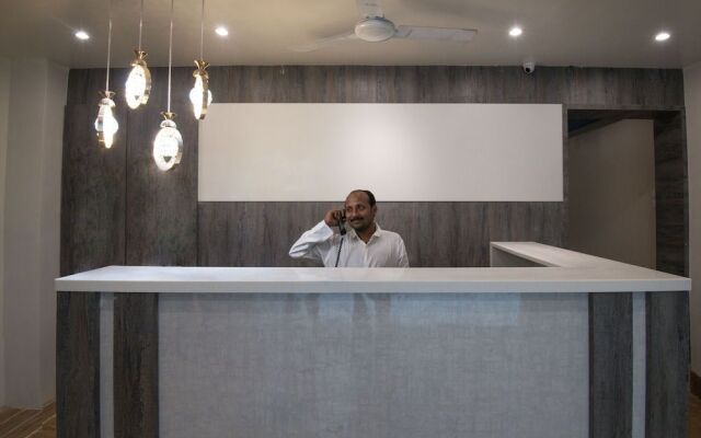 OYO 22070 West Inn Hotel