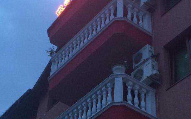 Red House Family Hotel