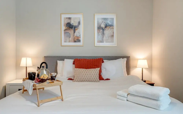 Merry Melrose -mins to Broadway- Sleeps 6
