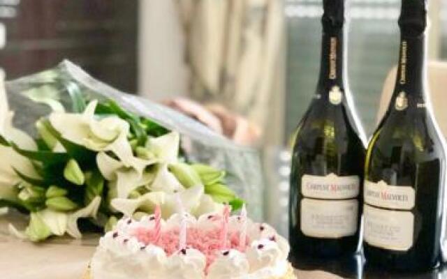 Oksana's Bernadette Apartment