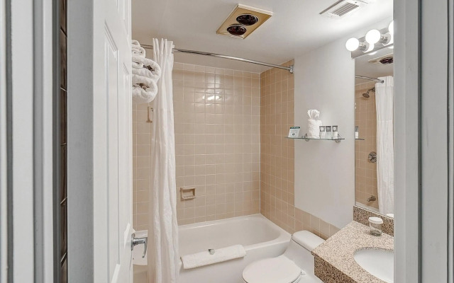 Eastlake Suites Hotel & Conference Center By OYO Urbana