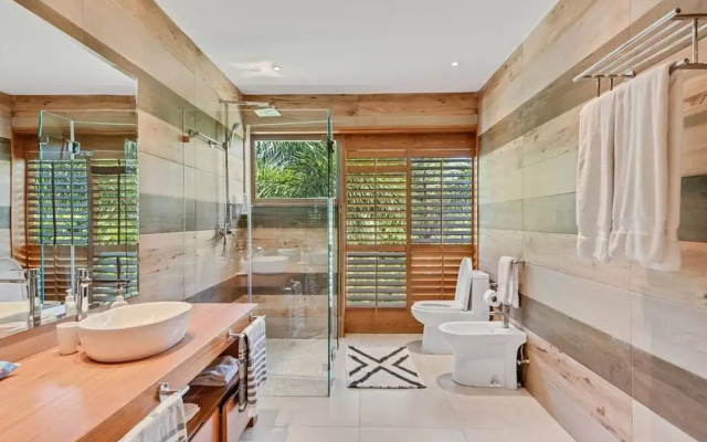 Modern Oasis Stunning Views of Golf Course River