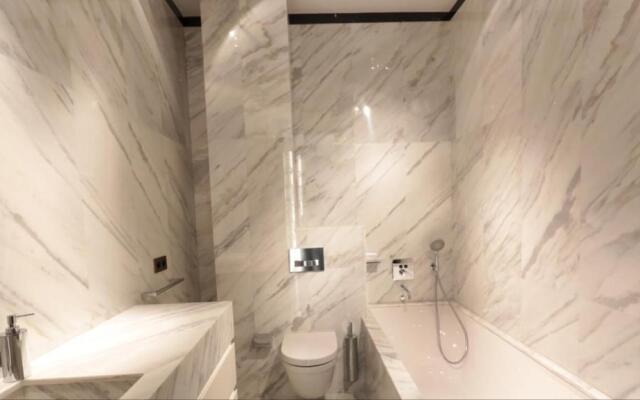 110 m2 golden square, renovated, 20metres croisette, parking private