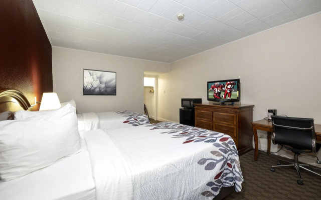 Red Roof Inn & Suites Hazleton