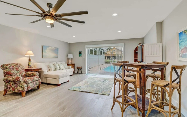4836/4838 Esplanade St B-pool